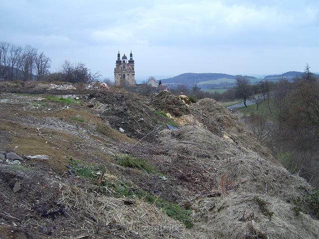 PIC_0996.JPG - běžně se tento kostelík fotí z pozice cca 100m vepředějc