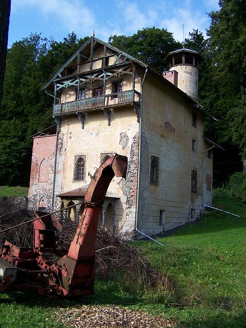 100_8927.JPG - zátiší s letohrádkem
