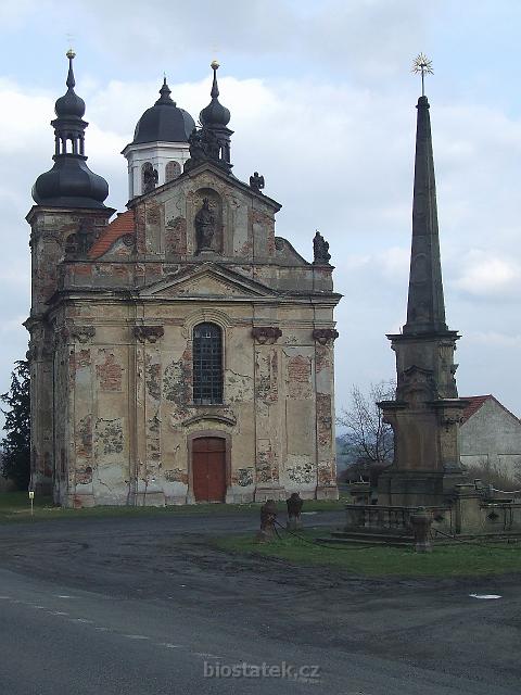DSCF3015.JPG - kostel Nejsvětější Trojice i se svým sloupem Nejsvětější Trojice