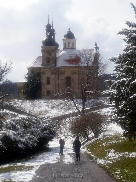 P1000256.JPG - kostel Nejsvětější Trojice brzy zjara