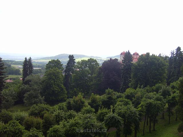 PIC_1467.JPG - zámecký letohrádek má věž, odkud je výhled